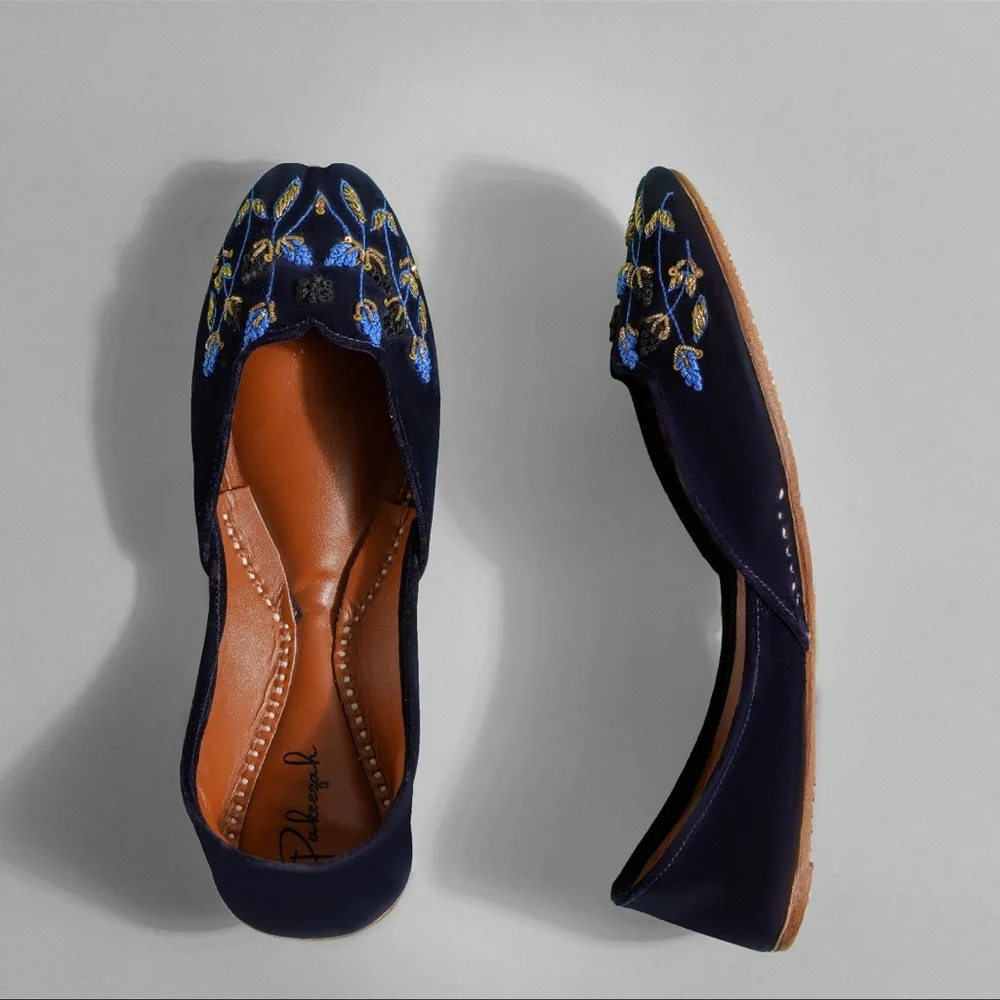 Navy blue velvet, hand-embroidered Pakistani leather women's flats shoes - Picture 4 of 9